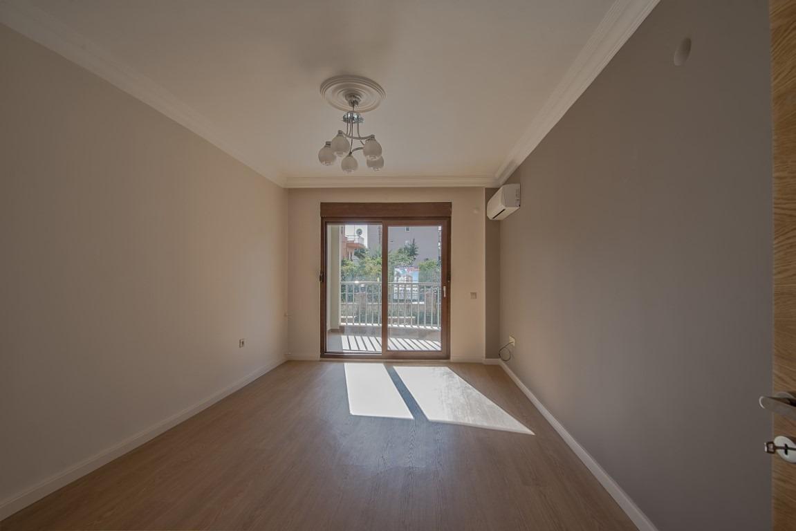 MAY2052 - Photo 20
