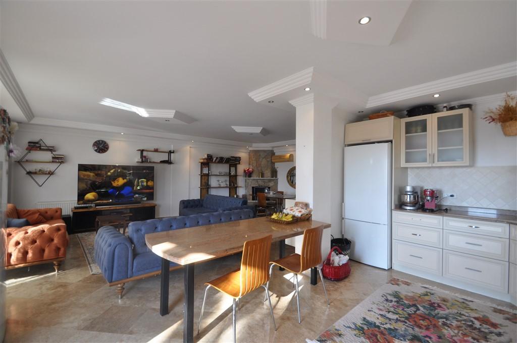 MAY2093 - Photo 2
