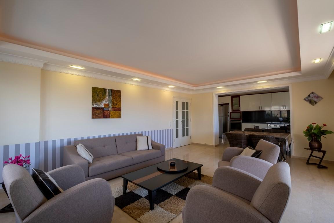 MAY2135 - Photo 15