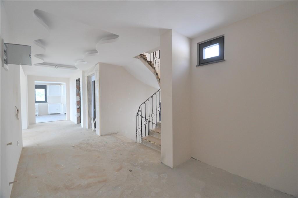 MAY2090 - Photo 54
