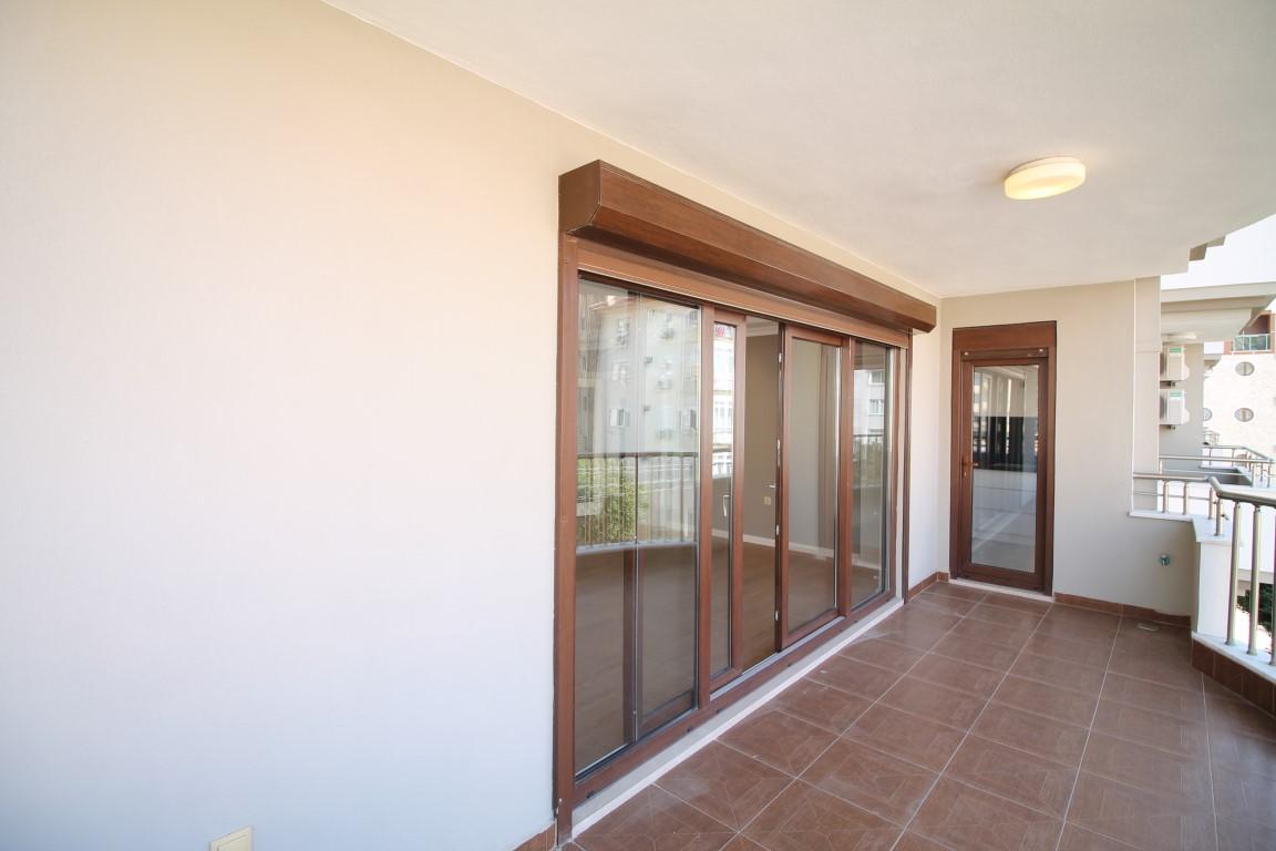 MAY2052 - Photo 22