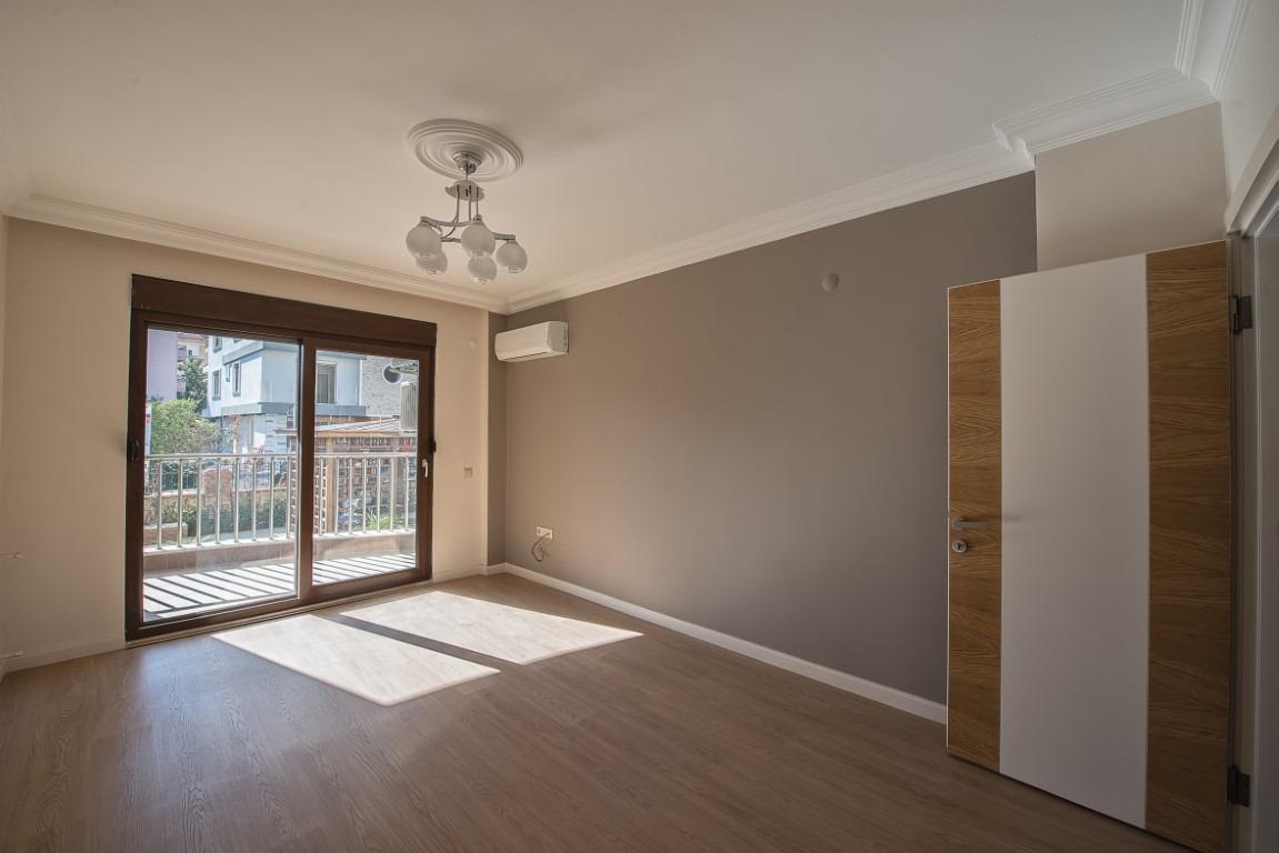 MAY2052 - Photo 25