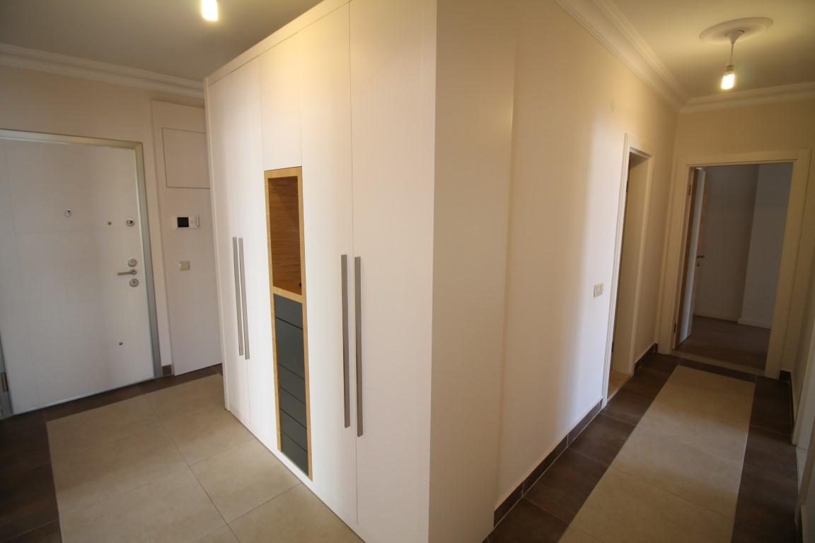 MAY2052 - Photo 15