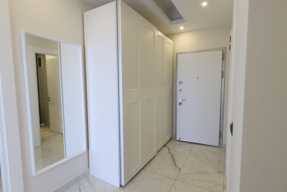 MAY2054 - Photo 16