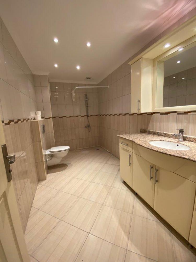 MAY2110 - Photo 22