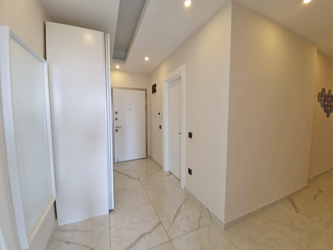MAY2054 - Photo 15