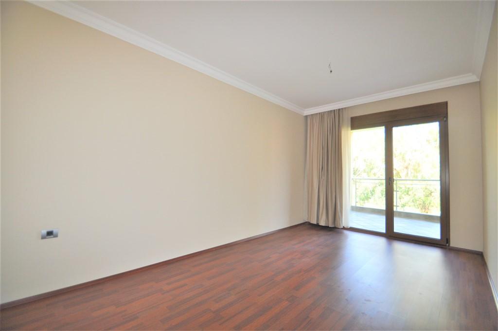 MAY2343 - Photo 16