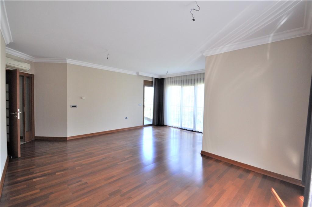 MAY2343 - Photo 21