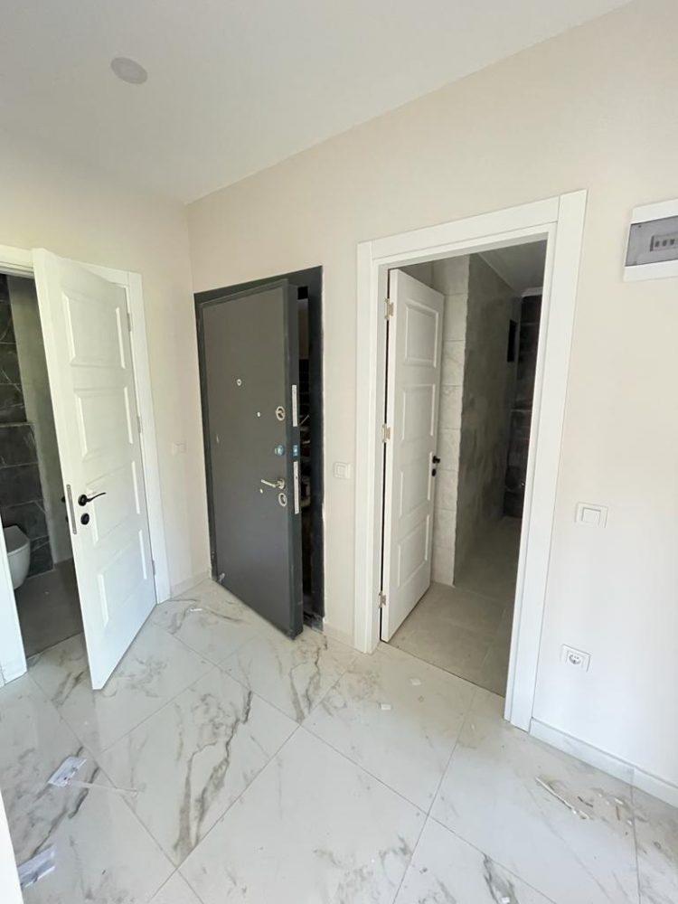 MAY2287 - Photo 5