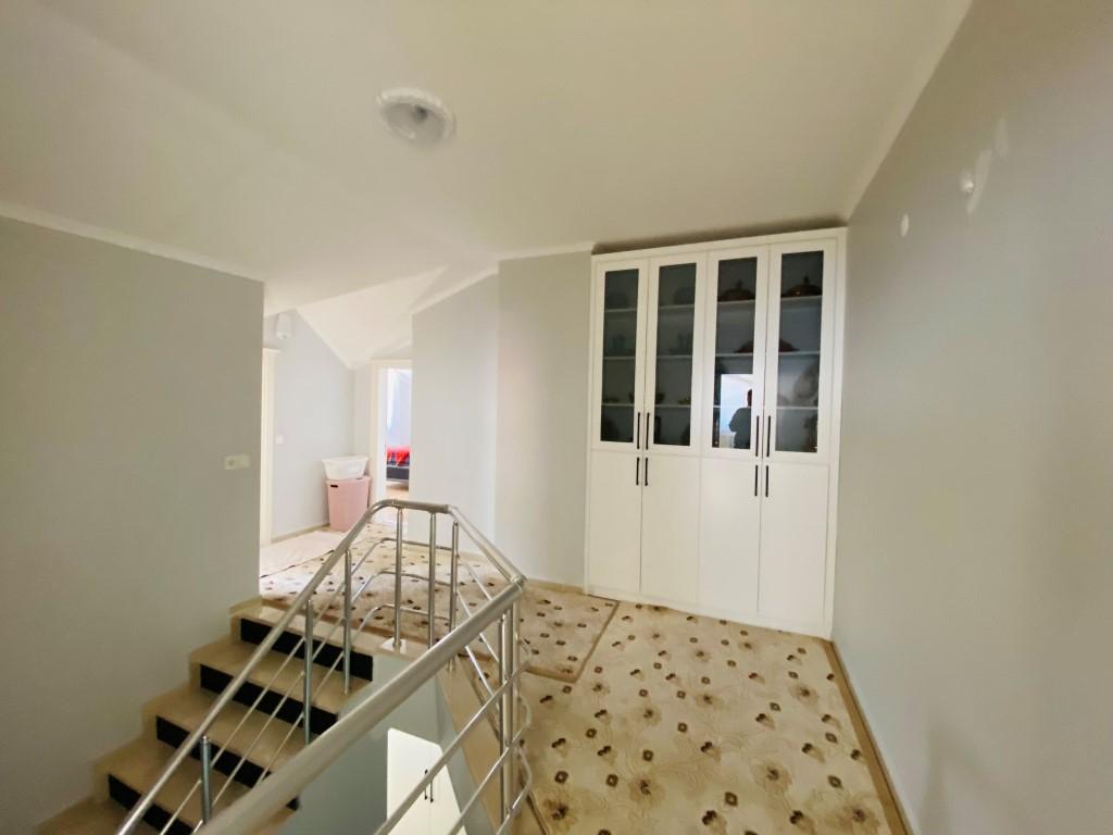 MAY2259 - Photo 5
