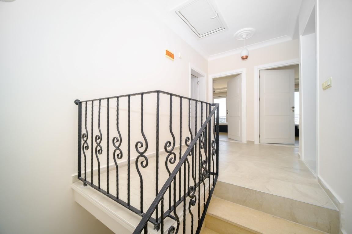 MAY2595 - Photo 24