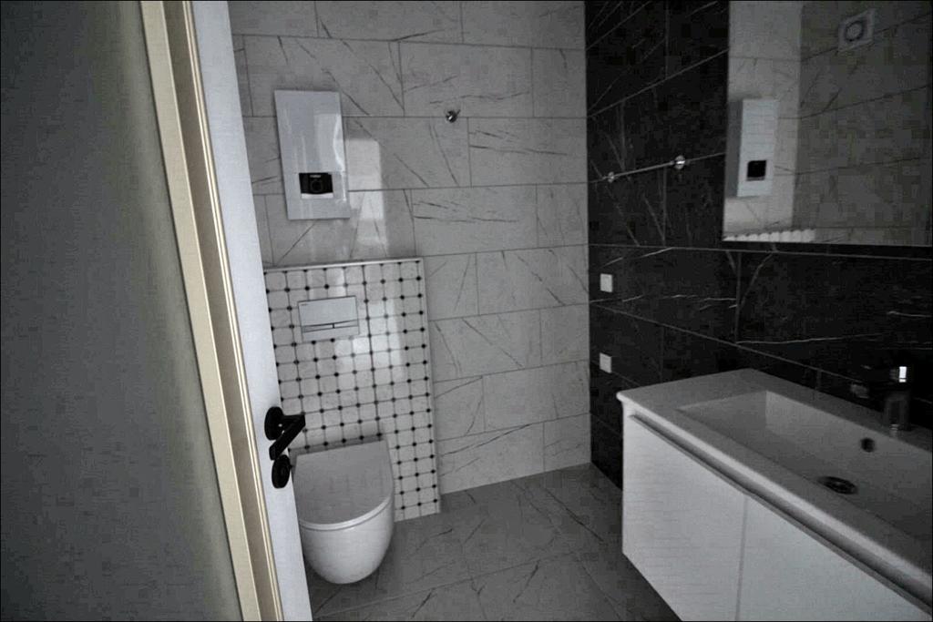 MAY2532 - Photo 10
