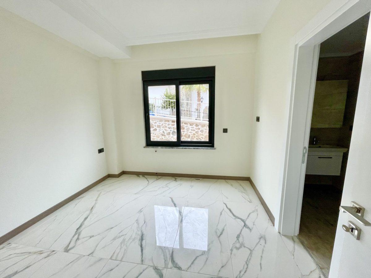 MAY2542 - Photo 12
