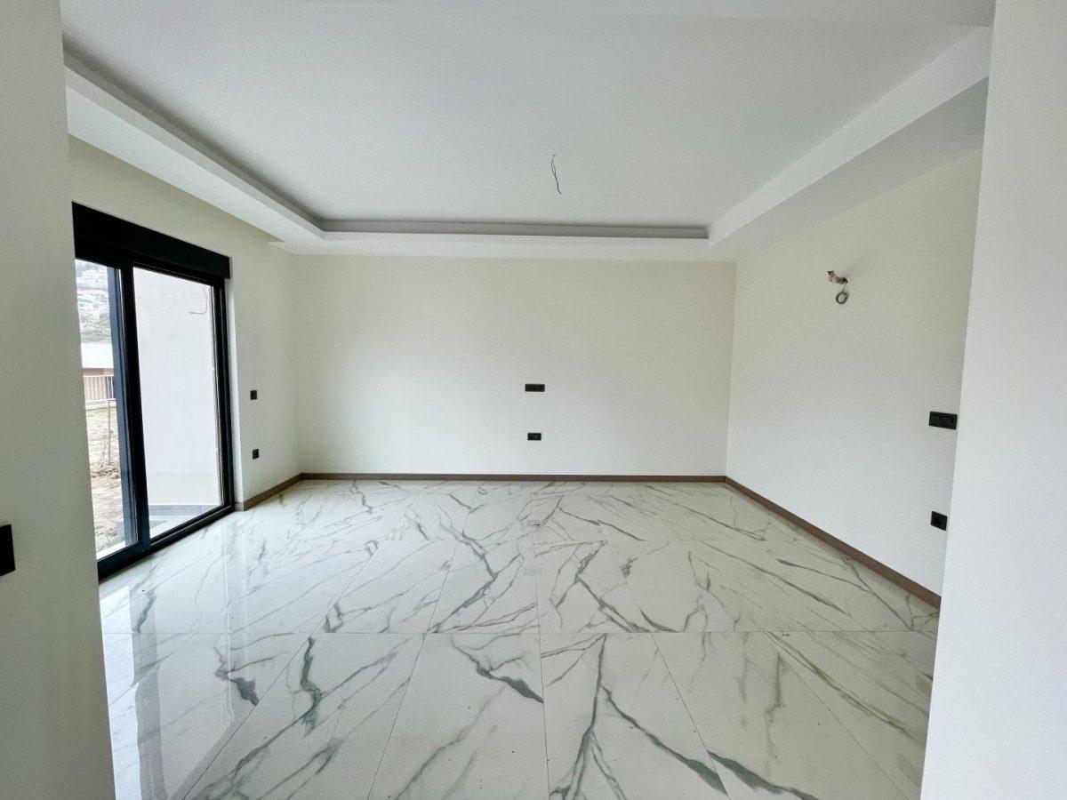 MAY2542 - Photo 13