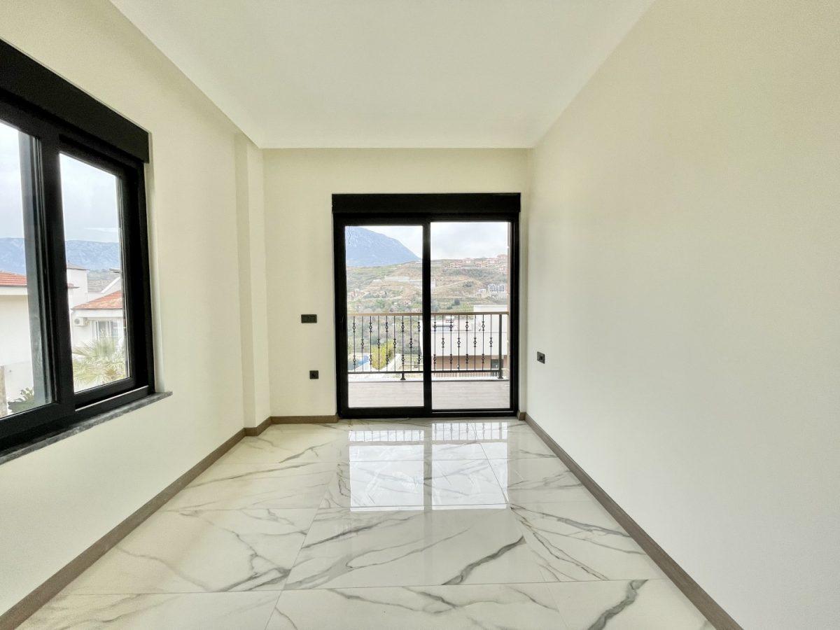 MAY2542 - Photo 17
