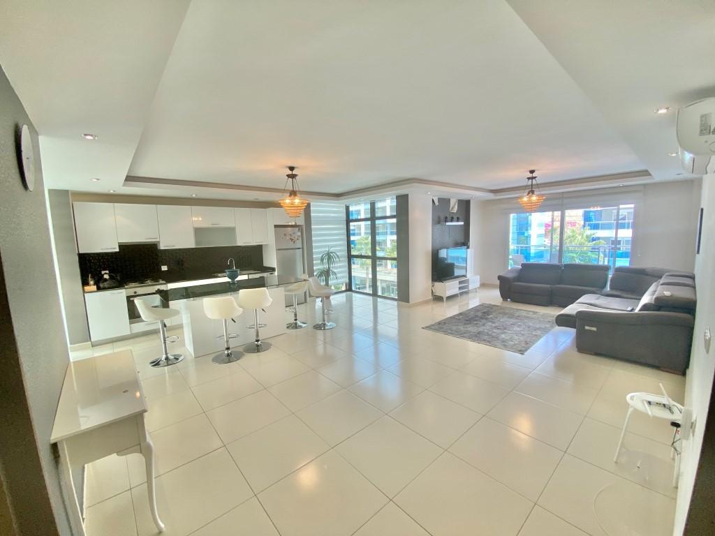 MAY2764 - Photo 1