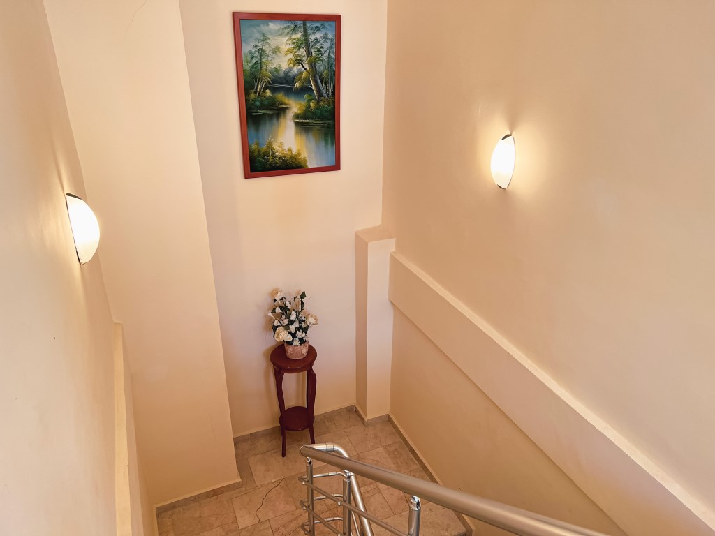 MAY2956 - Photo 12