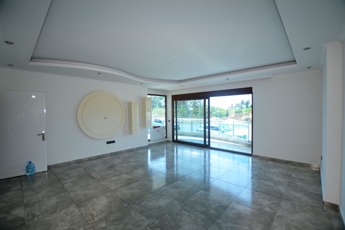 MAY3046 - Photo 15