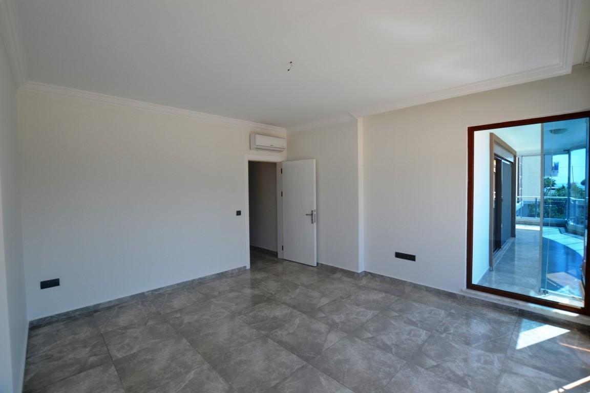 MAY3046 - Photo 16