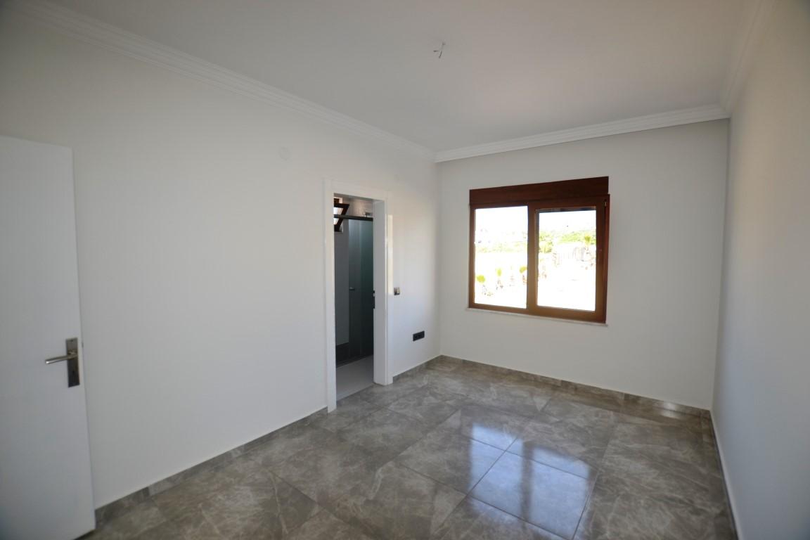 MAY3046 - Photo 25