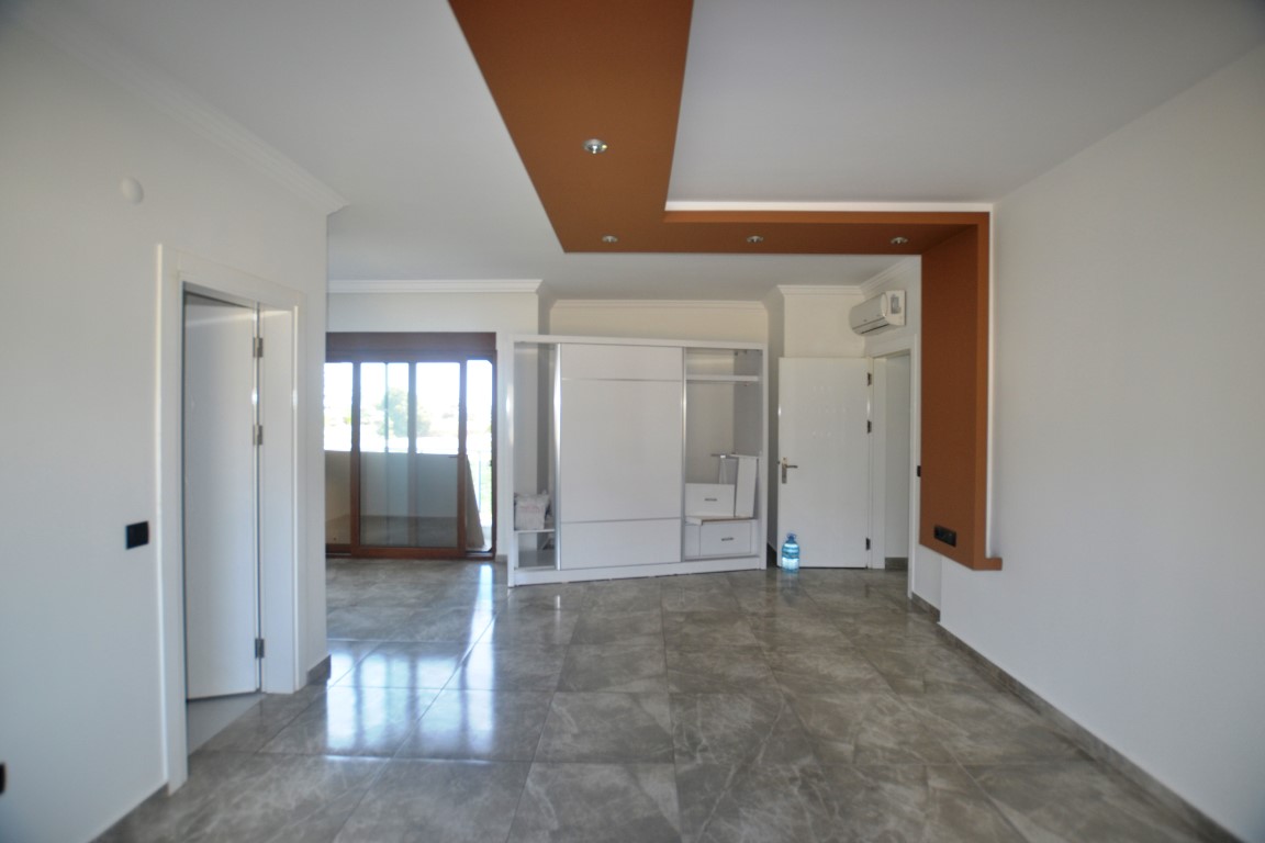 MAY3046 - Photo 18