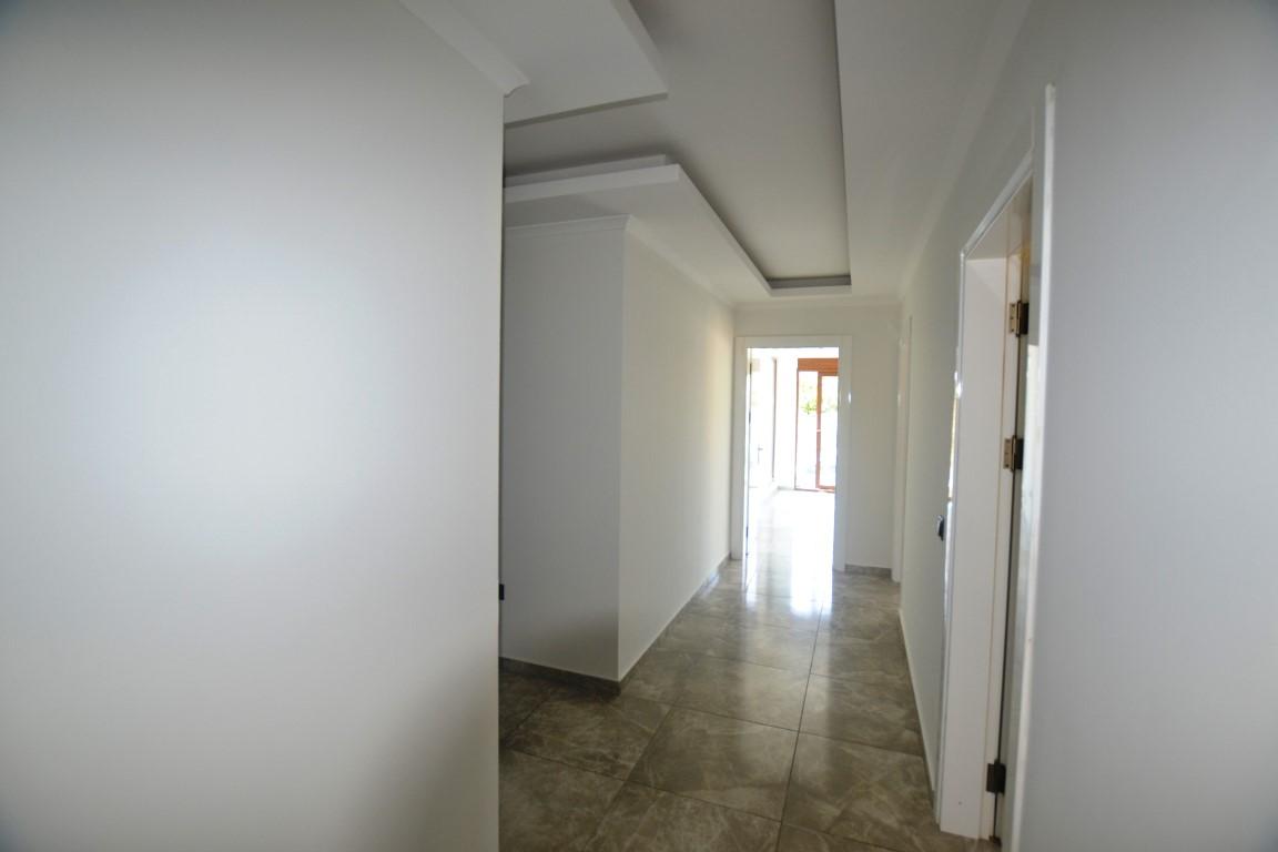 MAY3046 - Photo 7