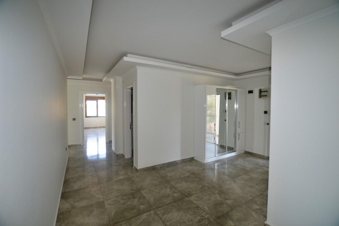 MAY3046 - Photo 5