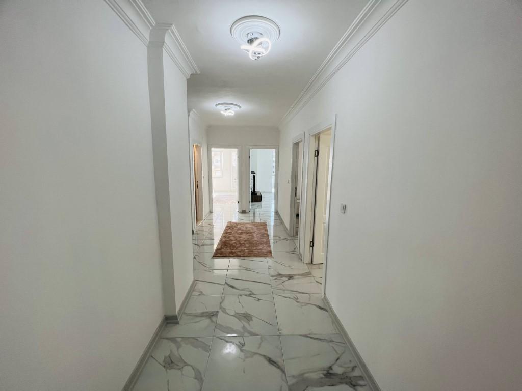 MAY3006 - Photo 11