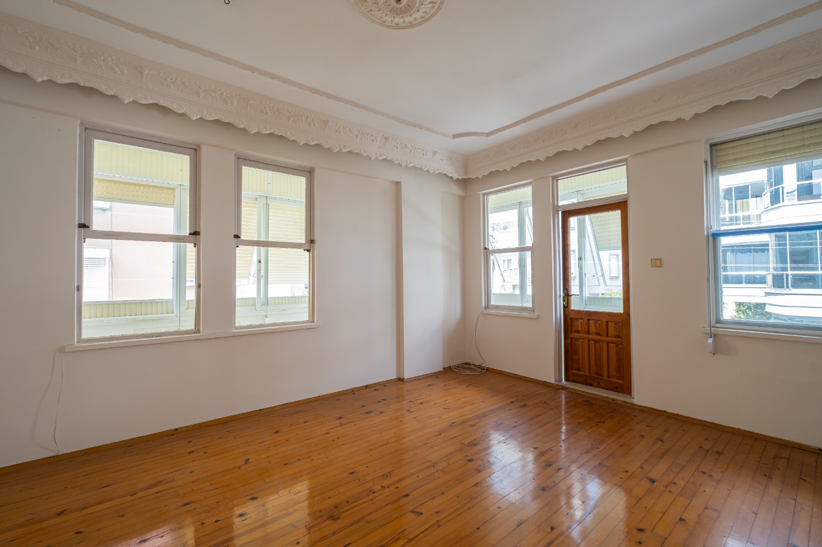 MAY3048 - Photo 5