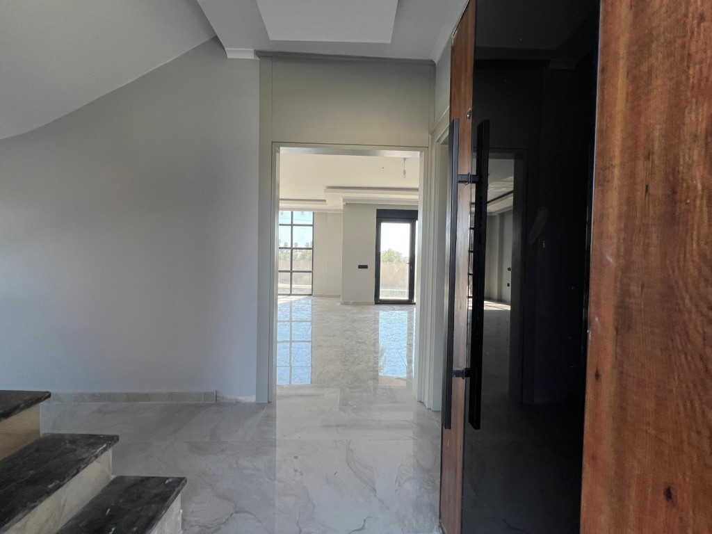 MAY6758 - Photo 5